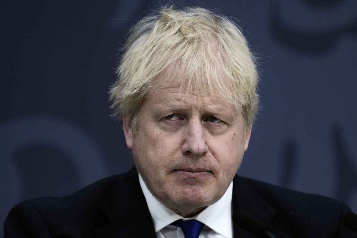 2022年4月14日，英國首相鮑里斯．約翰遜（Boris Johnson）在萊德機場（Lydd Airport）發表演講。（Matt Dunham - WPA Pool/Getty Images）