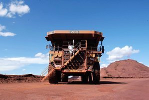 中共制裁澳洲 鐵礦石期貨合約暴漲近60%