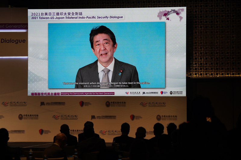2021台美日三邊印太安全對話2021年12月14日在台北舉行，日本前首相安倍晉三以預錄的方式為開幕典禮致詞。（中央社）