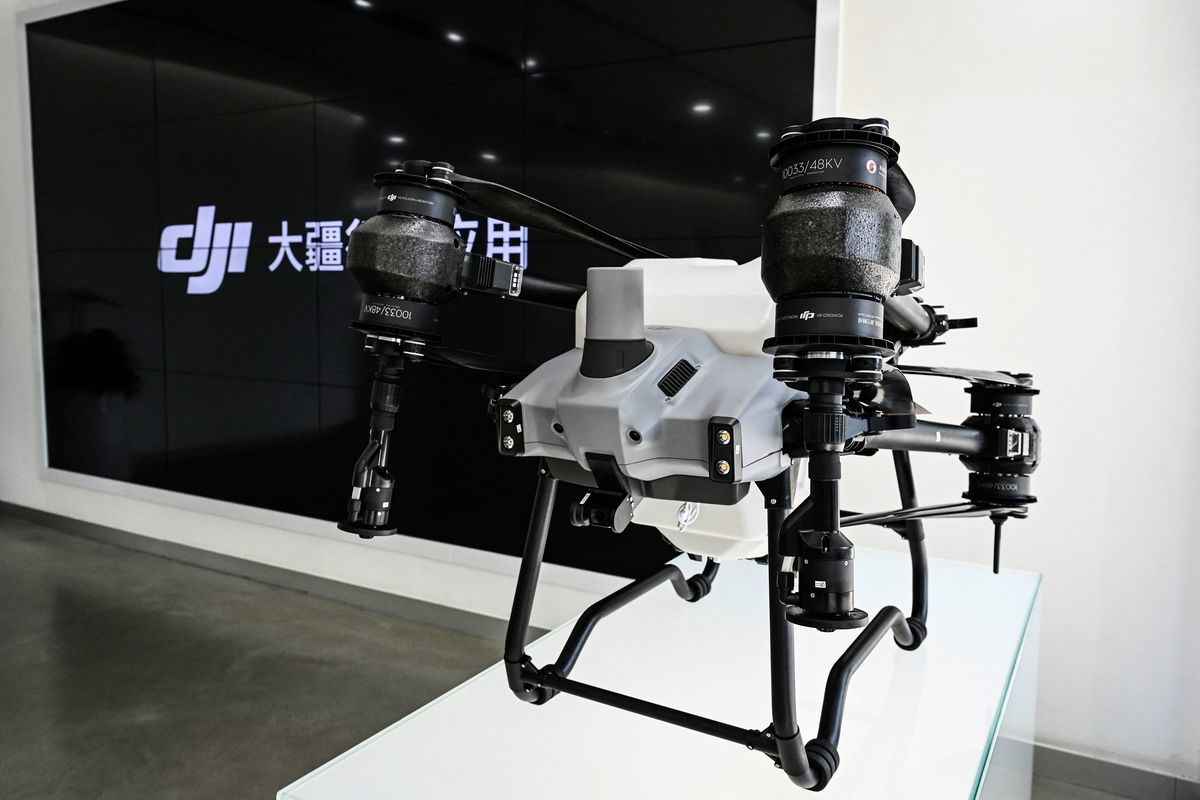 2022年7月12日，深圳的大疆創新（DJI）展廳內的一架無人機。（Jade Gao/AFP via Getty Images）