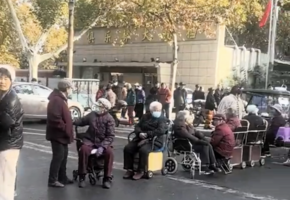 開封政府擬將東苑夜市遷入該區 居民堵路抗議