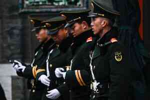 武警兩任司令三任政委出事 含兩名紅二代上將