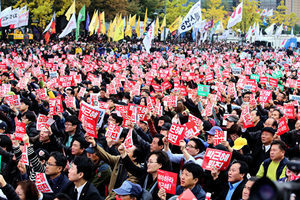 道歉難撫民心 二十萬韓民眾示威籲總統下台