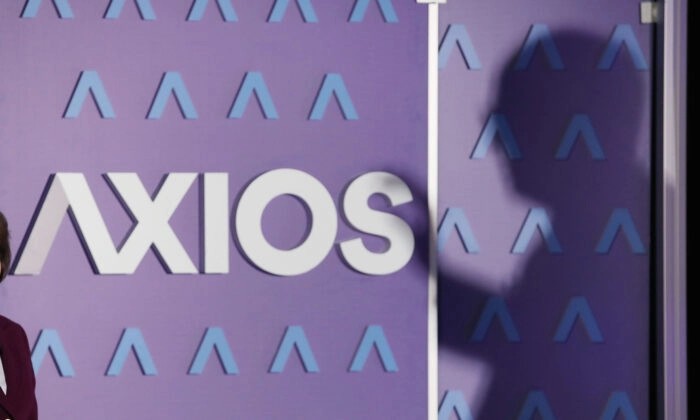 Cox旗下的新聞網站Axios的logo。(Mark Wilson/Getty Images)