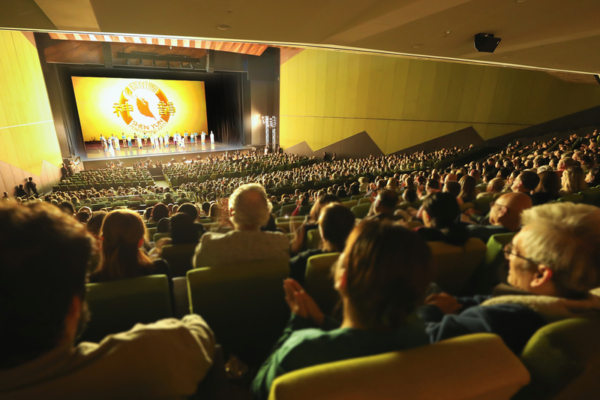 神韻墨爾本爆滿 業內精英讚演出華美至極