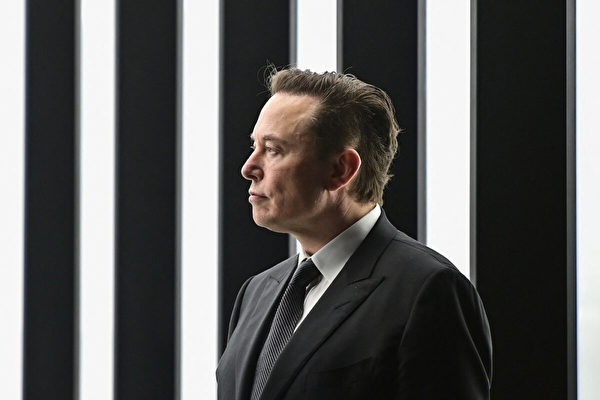 2022年3月22日，Tesla行政總裁埃隆馬斯克（Elon Musk）在柏林東南部Gruenheide的Tesla超級工廠（Gigafactory）參加開工儀式。（Patrick Pleul/Pool/AFP via Getty Images）