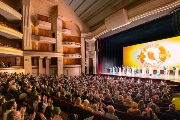 神韻聖地牙哥爆滿 法學院總裁讚呈現傳統