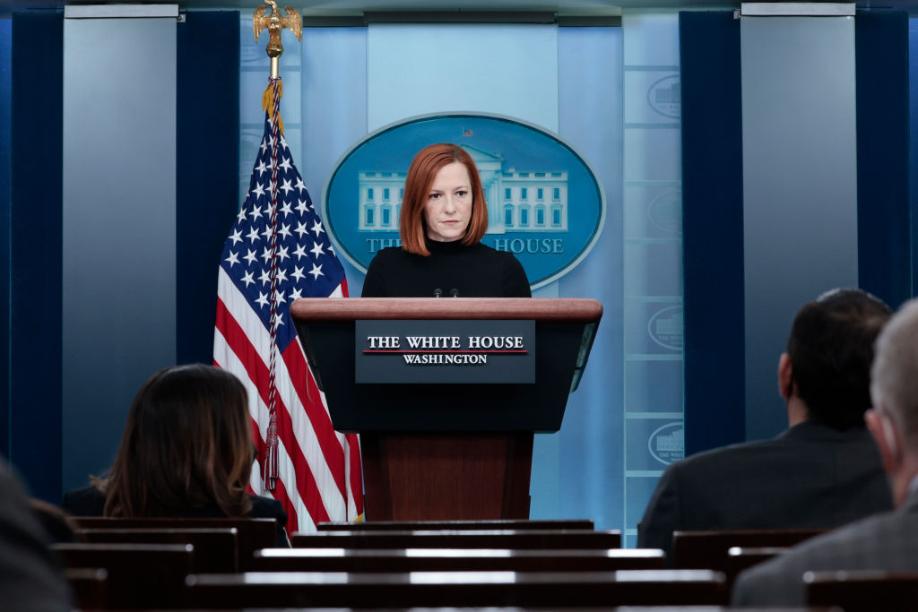 圖為白宮新聞發言人普薩基在記者發布會上的資料照。（Anna Moneymaker/Getty Images）