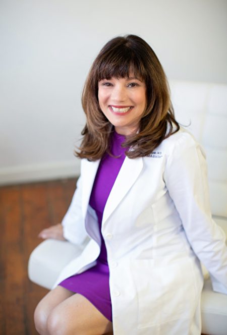 庫寧博士是密蘇里州堪薩斯城（Kansas City, Missouri）的皮膚科醫生。她也是一位作家及DERMAdoctor護膚品牌的創始人。（由庫寧博士提供）