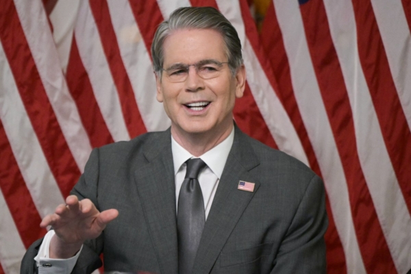 美財長：中共無法經霍爾木茲海峽獲伊朗石油