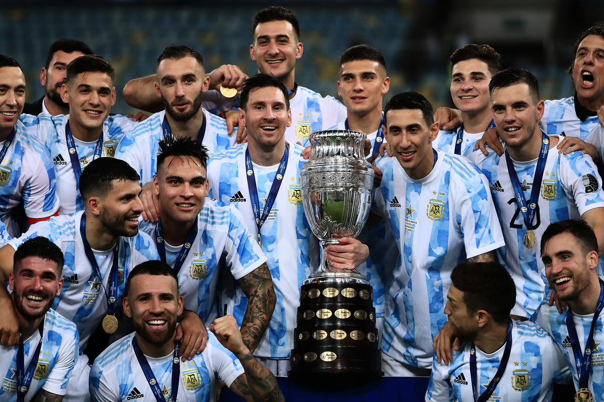 2021年美洲盃決賽上，阿根廷1：0擊敗巴西，時隔28年再次贏得國際大賽冠軍。（Buda Mendes/Getty Images） 