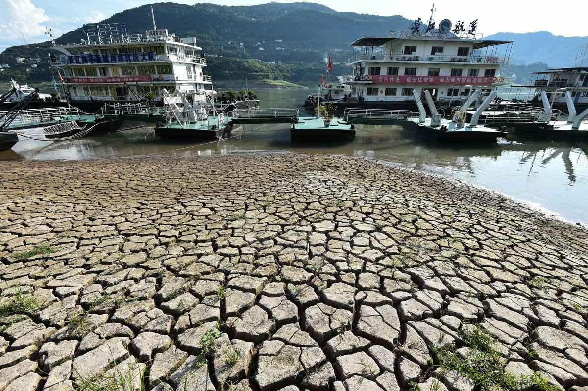 2022年8月16日，長江在重慶的一段乾涸河床。（STR/AFP via Getty Images）