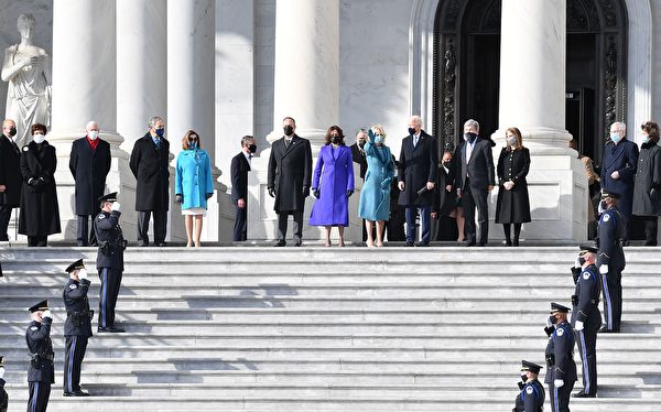 今天(1月20日)美國當選總統拜登(Joe Biden)和副總統賀錦麗將在國會大廈前的台階上宣誓就職,成為美國第46任總統和副總統。(ANGELA WEISS/AFP via Getty Images)