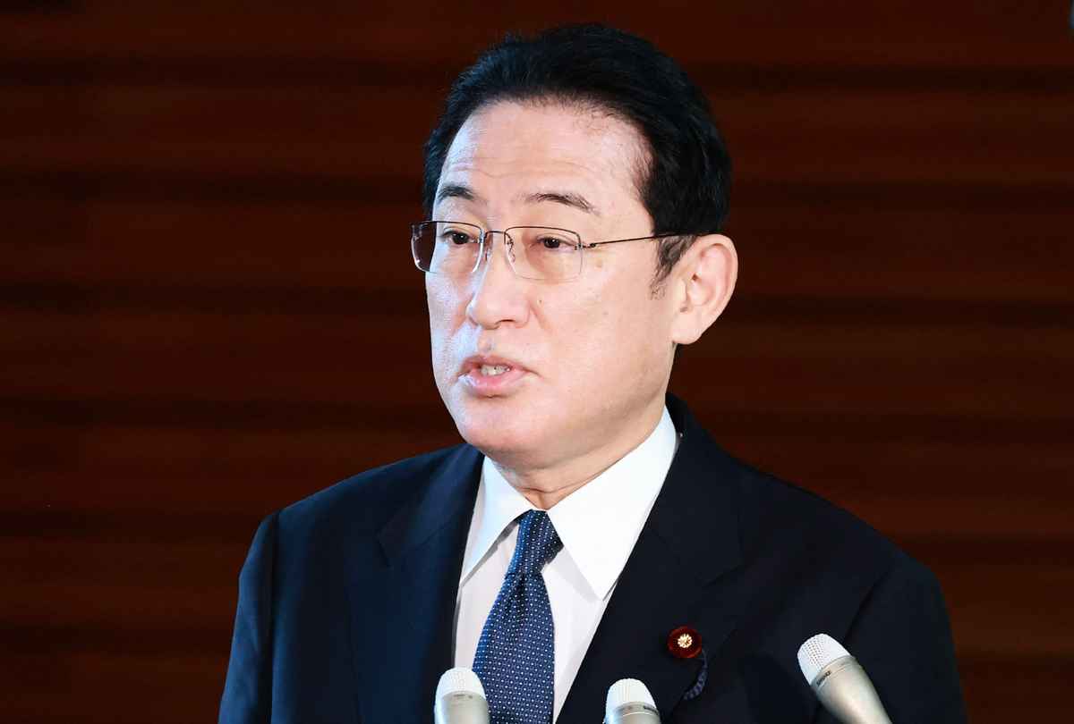 2022年2月22日，東京首相辦公室，日本首相岸田文雄就俄烏危機向媒體講話。（STR/JIJI PRESS/AFP via Getty Images）