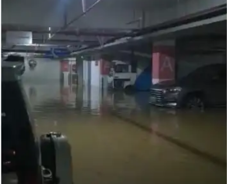 蘇州暴雨致太湖水倒灌 一小區車庫被淹