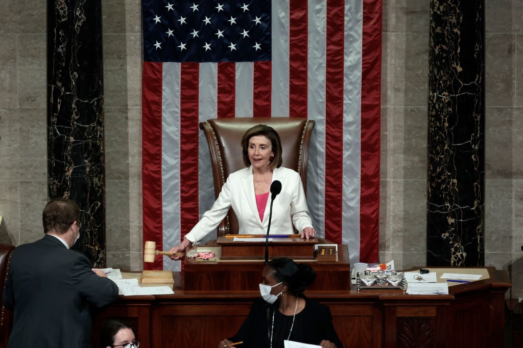 2021年11月19日，美國眾議院議長佩洛西在國會大廈主持《重建更好法案》的投票表決。（Anna Moneymaker/Getty Images）