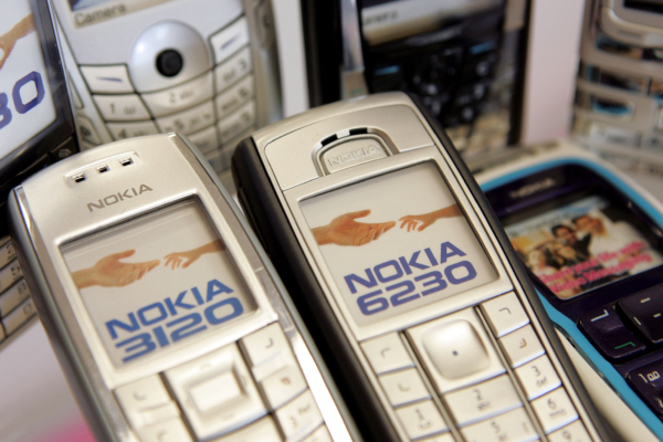 利比亞商人收到16年前訂購的諾基亞手機