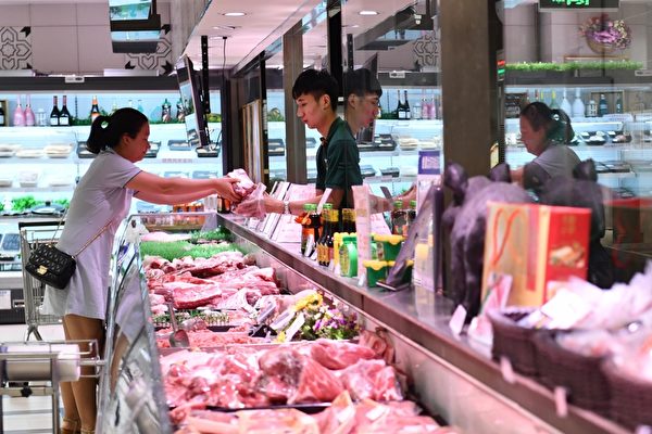 中國近期豬肉價格不斷攀升，從9月份的十多元一斤，暴漲到現在的40元一斤，僅僅一個月時間肉價翻番，引發老百姓強烈不滿，怨聲載道。（大紀元資料室）