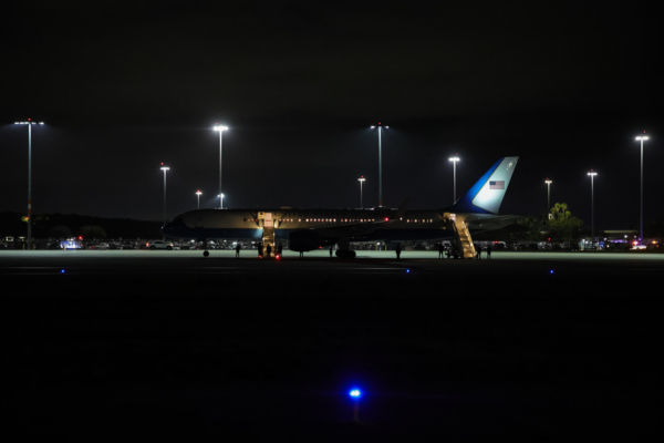 機場發現「可疑物體」 特朗普車隊臨時改道