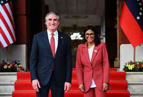 美國宣布與委內瑞拉恢復外交關係