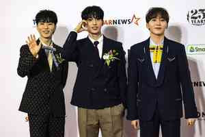 HOSHI入伍前捐1億韓圜 發新曲暖心告白