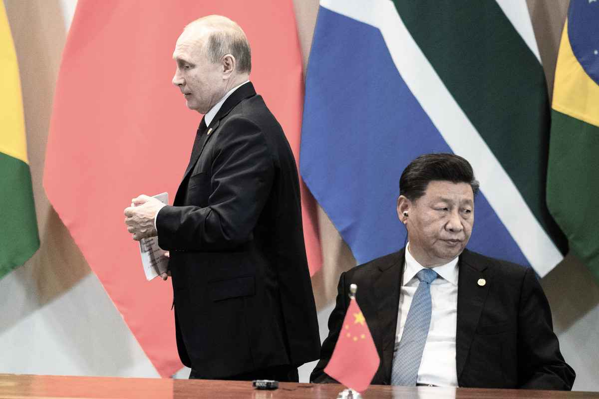 2019年11月14日，普京（左）和習近平在巴西利亞的金磚國家領導人峰會上。（Pavel Golovkin/POOL/AFP via Getty Images）
