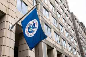 美移民局重審來自部份國家綠卡持有者