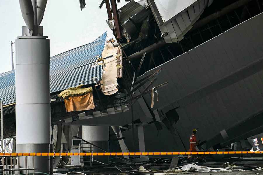 印度德里機場頂棚坍塌 1死8傷 航班取消