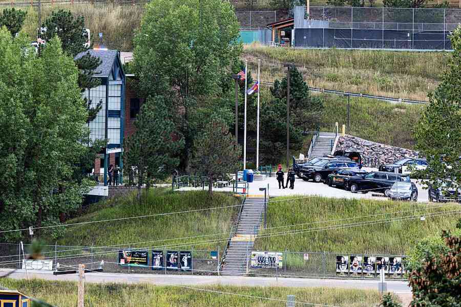 美國科羅拉多州高中爆槍擊案 一男生射傷兩同學後自殺