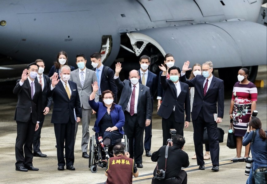  美三參議員抵台 宣佈贈台灣75萬劑疫苗