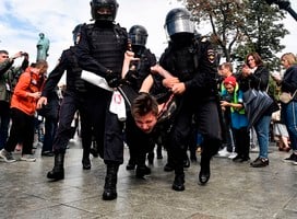 籲公平選舉政改 莫斯科逾800示威者被捕