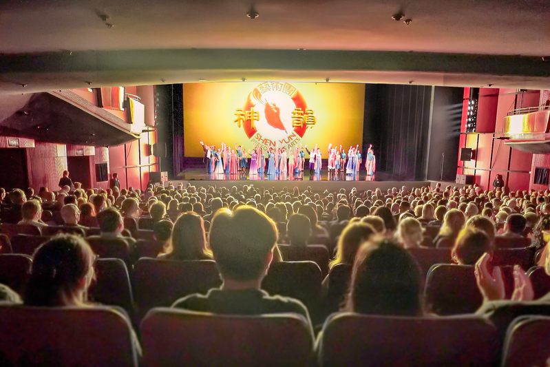 神韻悉尼一天兩場大爆滿 商業精英盛讚