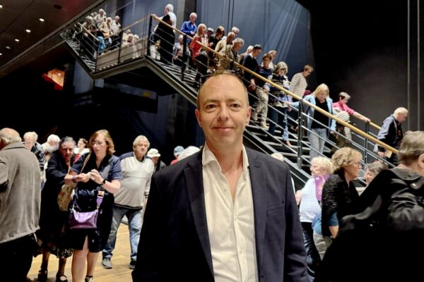 里昂首場爆滿 名媒體總監：神韻令人驚喜