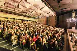 神韻震撼拉脫維亞 讓「金築之城」熠熠生輝