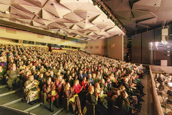 神韻震撼拉脫維亞 讓「金築之城」熠熠生輝