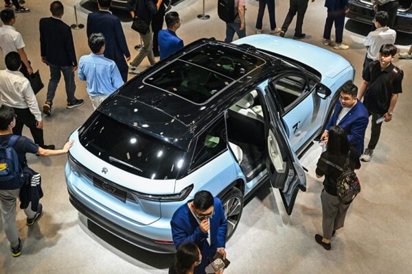 蕭易：蔚來汽車十年虧千億 陷生死危局（上）