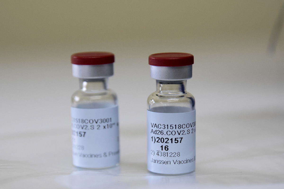 2021年2月18日，南非開始了疫苗接種活動，圖為南非Klerksdorp醫院的COVID-19強生疫苗瓶。（PHILL MAGAKOE/AFP via Getty Images）