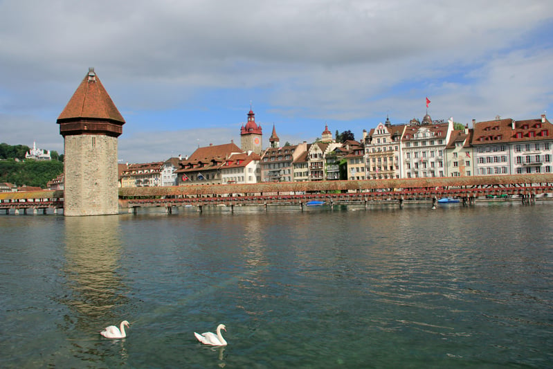 最新的調查報告顯示，瑞士被評為世界上最幸福的國家。圖為瑞士琉森。（fotolia）