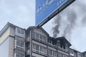 河南開封女子住6樓 縱火燒自家後跳樓身亡