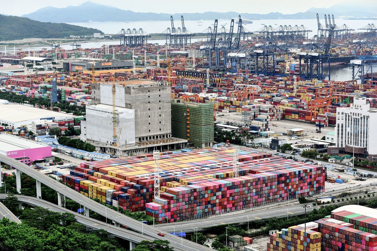 圖為中國的一處港口。（STR/AFP）