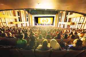 神韻侯斯頓演出大爆滿 市長成忠實粉絲