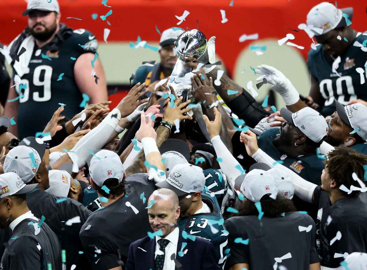 NFL：老鷹隊完勝衛冕冠軍酋長勇奪超級碗｜大紀元時報香港｜獨立敢言的