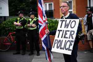 白人少年被刺案 英警方雙標執法引關注
