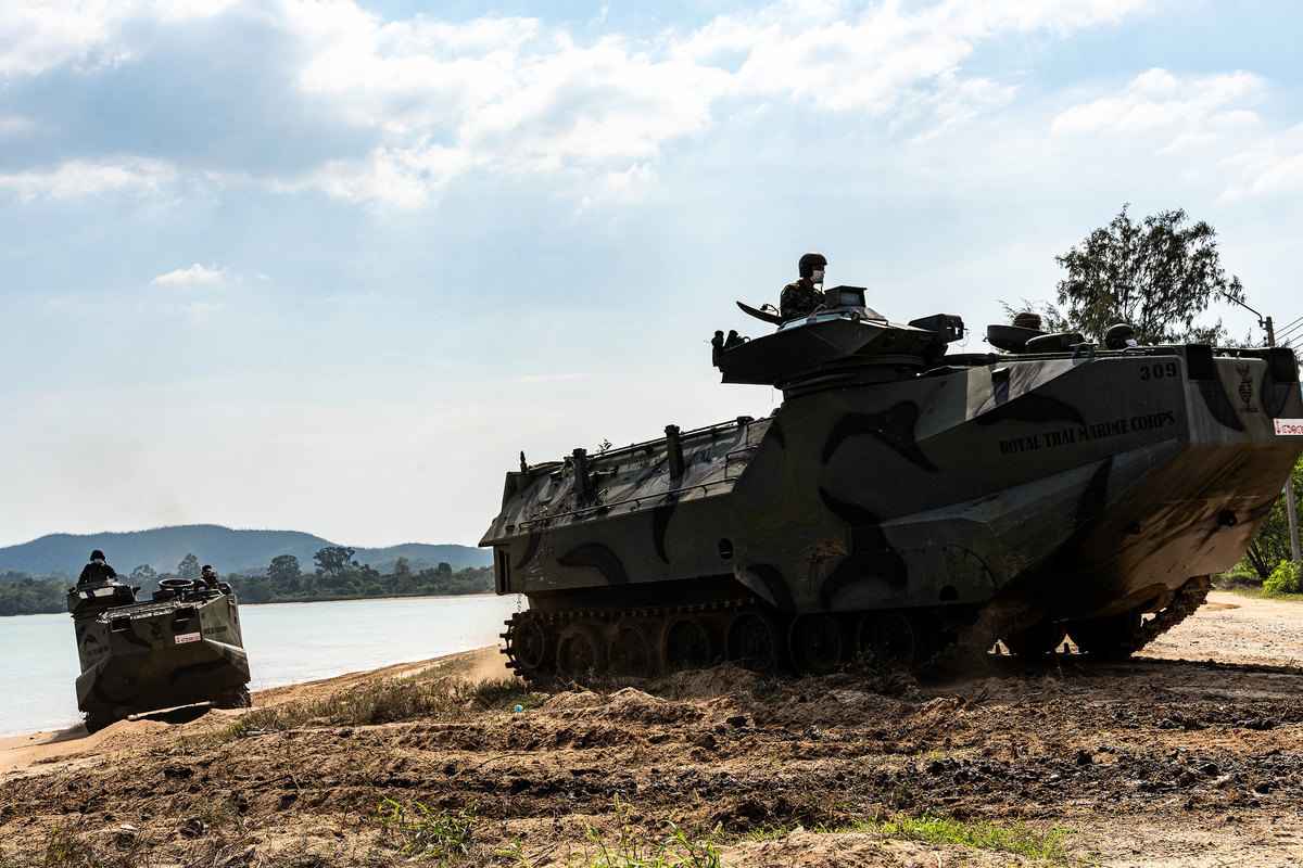 2022年2月23日，美國海軍陸戰隊第1師第3突擊兩棲營和泰國海軍陸戰隊在泰國烏塔堡共同參加2022年黃金眼鏡蛇演習。（美國印太司令部）