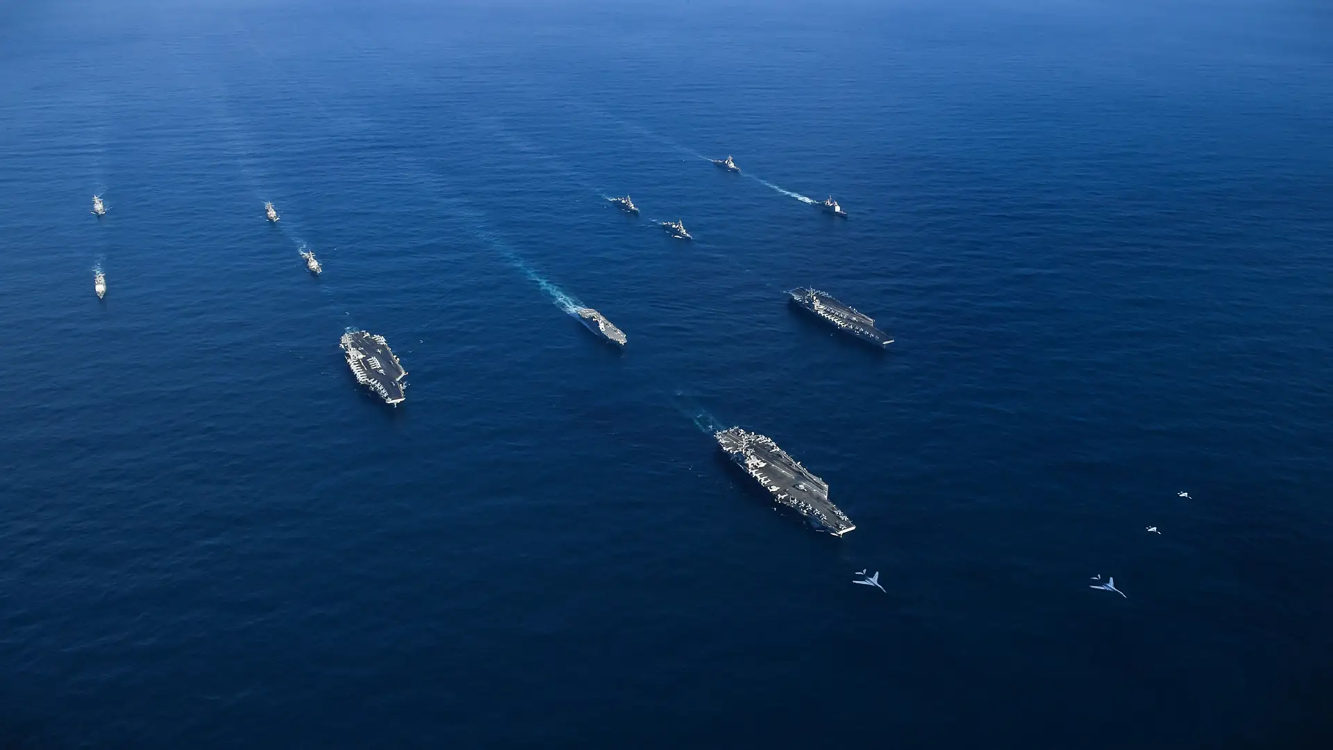 2017年美國海軍三艘航空母鑑與日本海上自衛隊，在西太平洋舉行軍事演習。（US Navy）