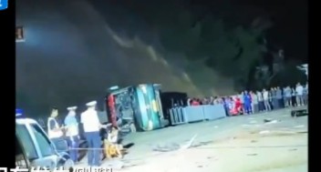 廣西一轎車與高考接送車相撞 致7人受傷