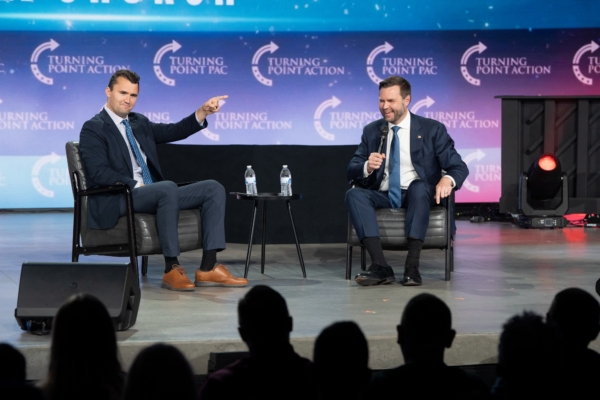 美國副總統主持一期《The Charlie Kirk Show》以紀念摯友