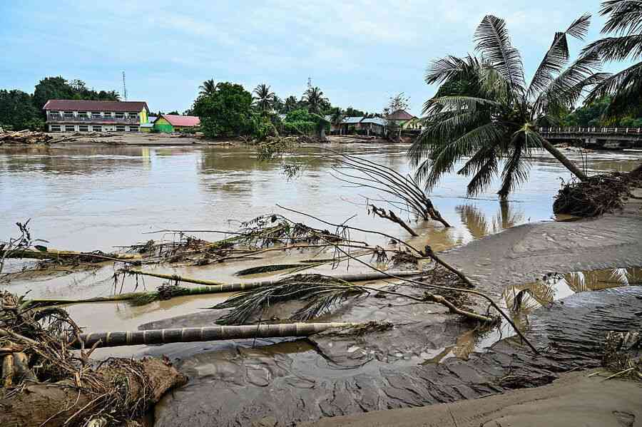 印尼蘇門答臘島洪災已致248人死 救援困難