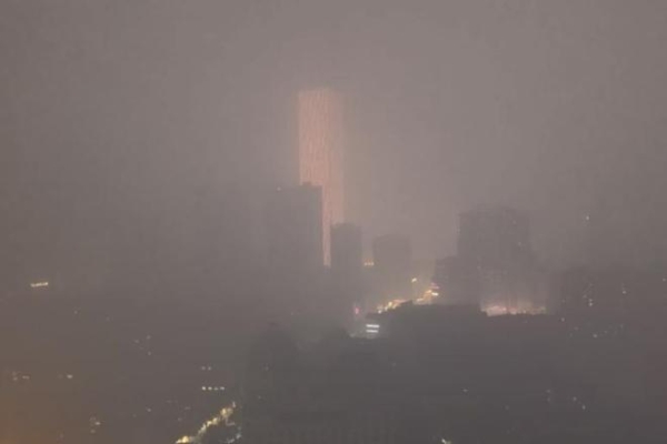 湖南岳陽煙霧濔漫 市民出現頭暈咳嗽症狀