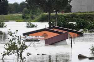 洪水襲意大利北部 至少八人死亡 數千人撤離